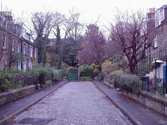 Stockbridge Colonies with no cars. A rare photo of the Stockbridge Colonies (Dunrobin Place on L, Teviotdale Place on R) with no cars. For more about the Colonies see 1405098, http://www.edinburgharchitecture.co.uk/edinburgh_colonies.htm and http://en.wikipedia.org/wiki/Stockbridge,_Edinburgh