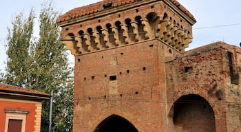 Antikes, ziegelsteinernes Stadttor San Donato