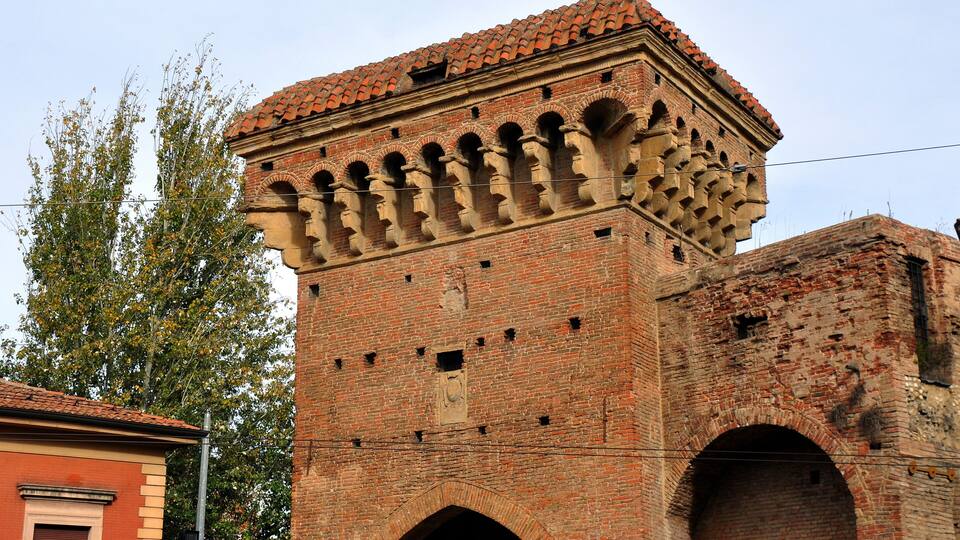 Antikes, ziegelsteinernes Stadttor San Donato