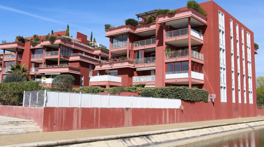 Port Ariane|Avenue Léonard de Vinci Built around 2000.