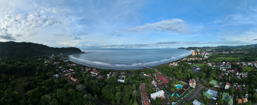Tropical Jaco Beach, Garabito in Costa Rica