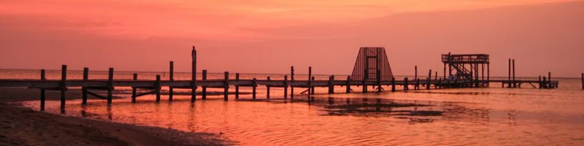 We spent 6 months living on the island of Roatán, Honduras. Certainly we left we mixed reviews, but the sunsets always blew our socks off. There is no filter on this photograph.
#Travel #Honduras #Roatan