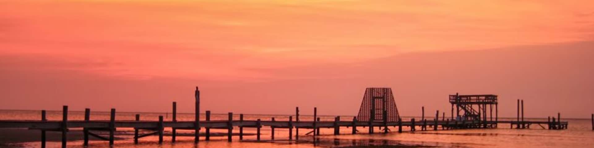 We spent 6 months living on the island of Roatán, Honduras. Certainly we left we mixed reviews, but the sunsets always blew our socks off. There is no filter on this photograph.
#Travel #Honduras #Roatan