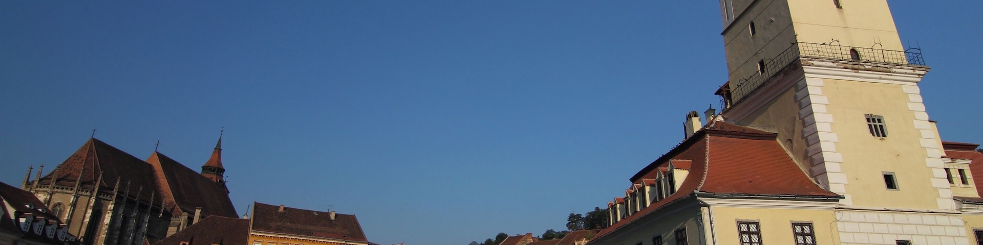 Basov is a lovely old town in the hills Transylvania. It makes a nice base to visit various Dracula and Vampire related sites of the area. You can also pick up various Medieval torture related trinkets if that's your kind of souvenir. 
More photos and info https://tinyurl.com/y7qkl6b8
#Architecture #Romania #Brasov #Transylvania #Dracula #Vampire