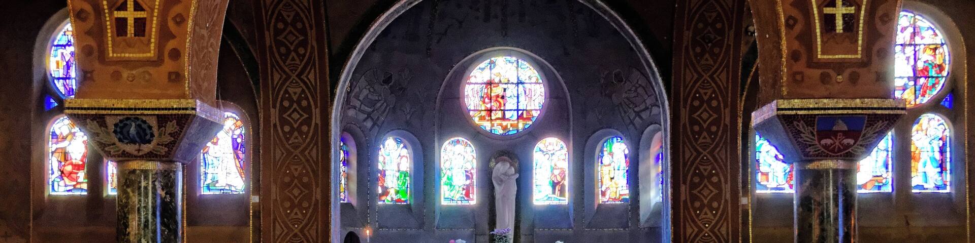 This building is indexed in the Base Mérimée, a database of architectural heritage maintained by the French Ministry of Culture, under the reference PA21000071 .