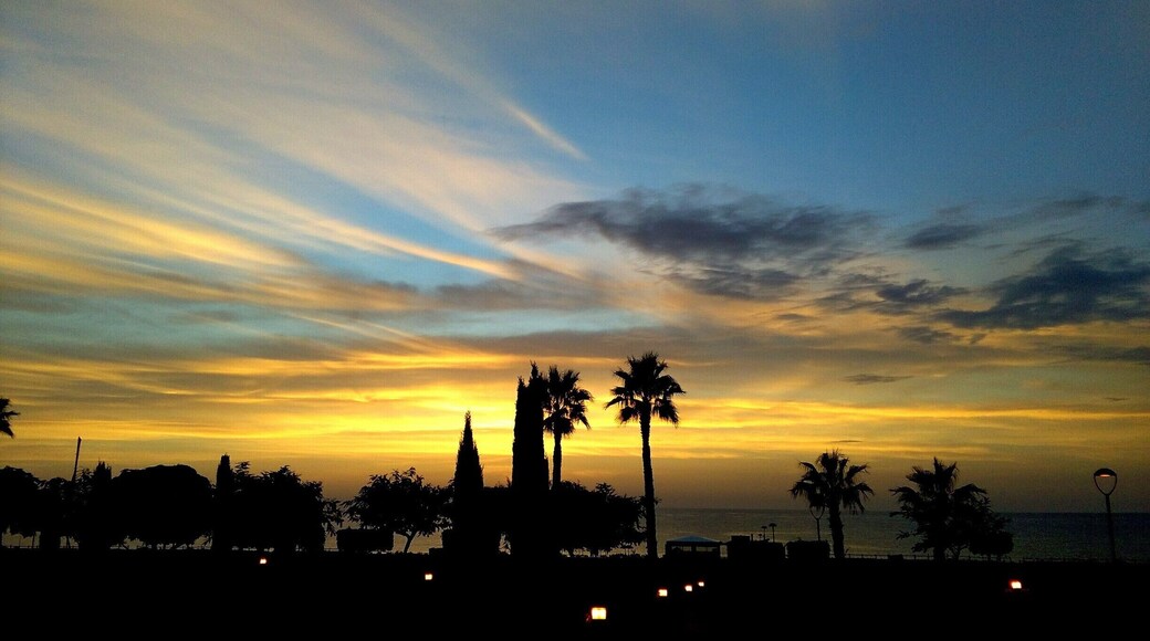 Sunrise over the beach front chiringuito. Hard to believe it's the end of October here in Spain
#BeachBound