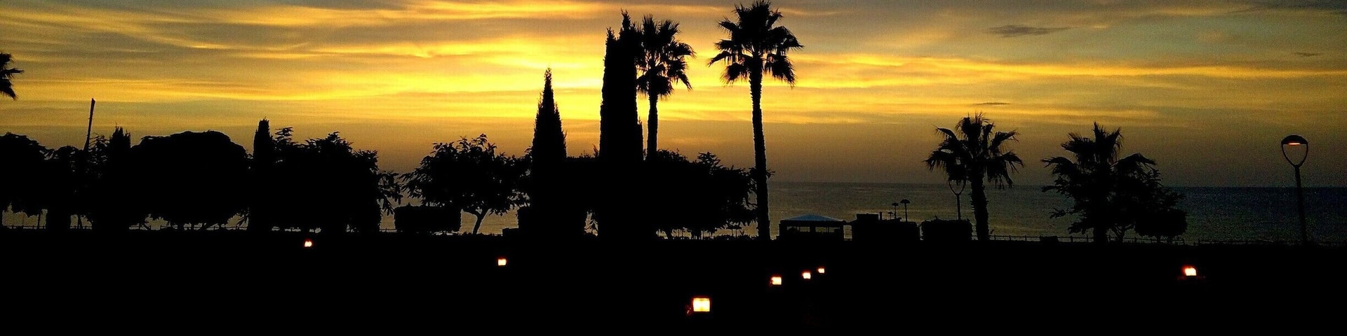 Sunrise over the beach front chiringuito. Hard to believe it's the end of October here in Spain
#BeachBound