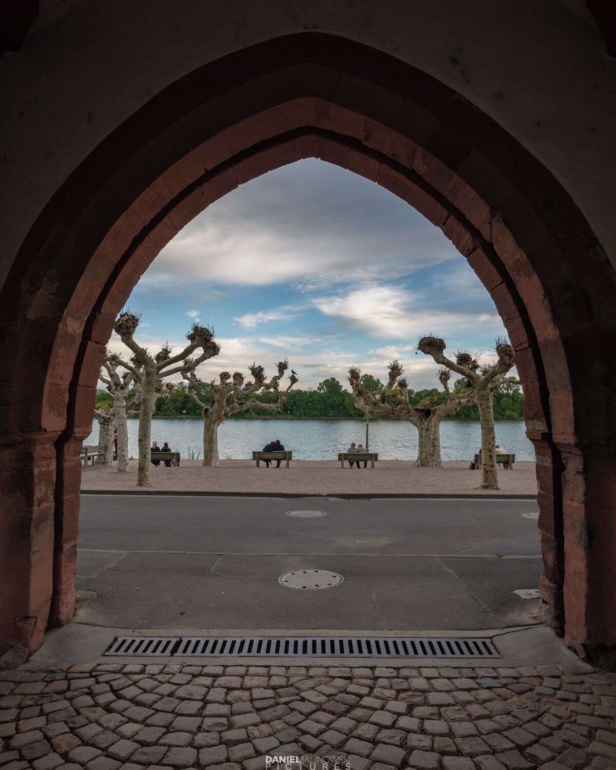 Keep yours eyes open. There are always some unique perspectives to find.

#germany #eltville