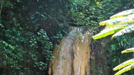 Diamond Falls changes colors due to the volcano