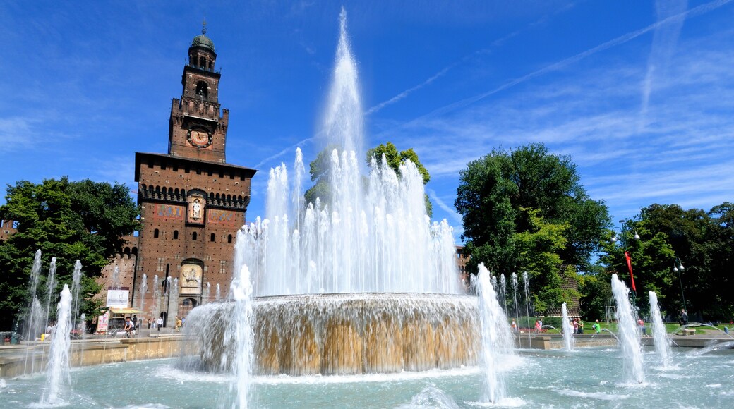Fontana Torta degli Sposi e Castello Sforzesco a Milano