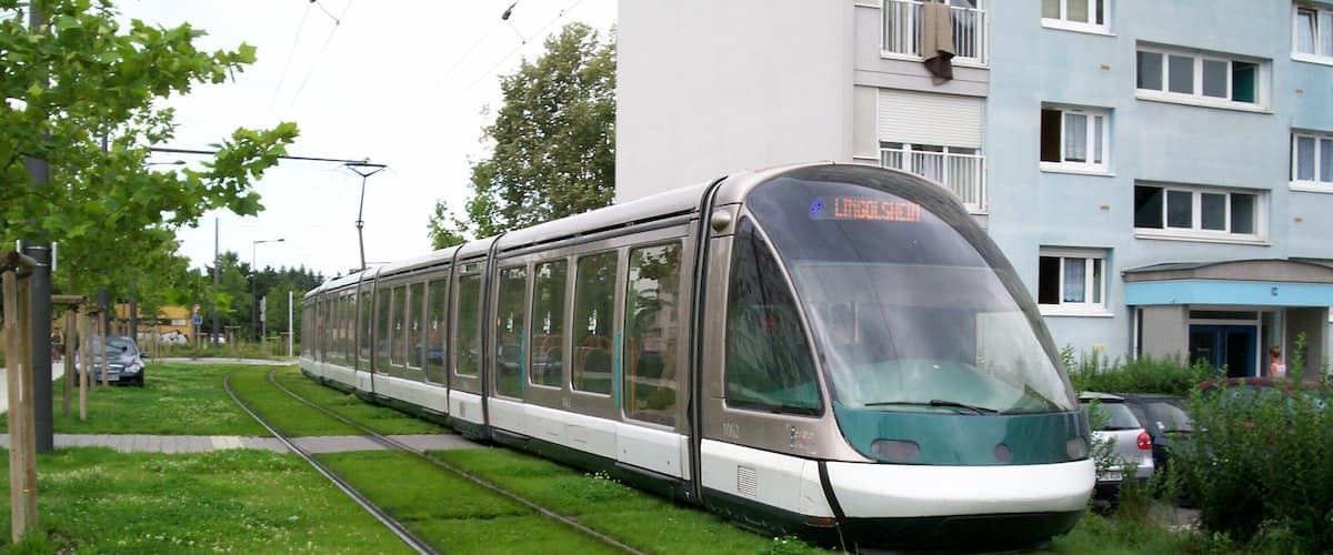 Tramway de Strasbourg ligne B après la station Martin Schongauer vers Tiergaertel