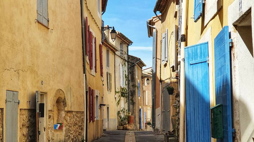 Meyrargues est une commune française, située dans le département des Bouches-du-Rhône en région Provence-Alpes-Côte d'Azur. Elle fait partie de la métropol