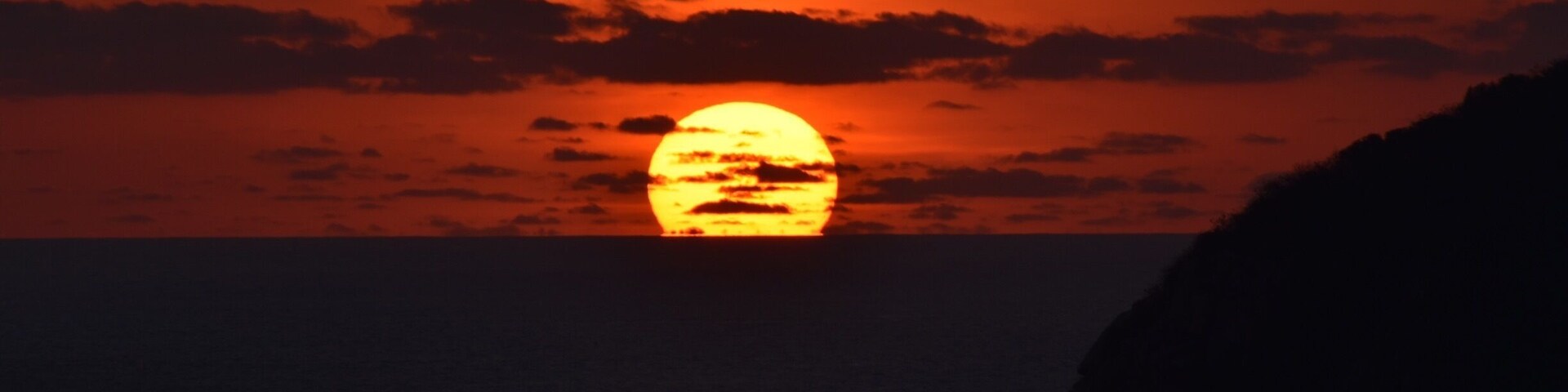 Acapulco has wonderful sunsets you can enjoy. This is a crear spectacle to admire #LifeAtExpedia #beaches #weloveourmarkets #latam #tlotravel