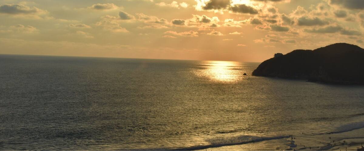 Acapulco has gorgeous sunsets that you can enjoy from everywhere while visiting this beach destination   #LifeAtExpedia #beaches #weloveourmarkets #latam #tlotravel