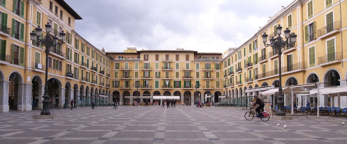 El proyecto comienza sobre 1838 dilatándose hasta el siglo XX