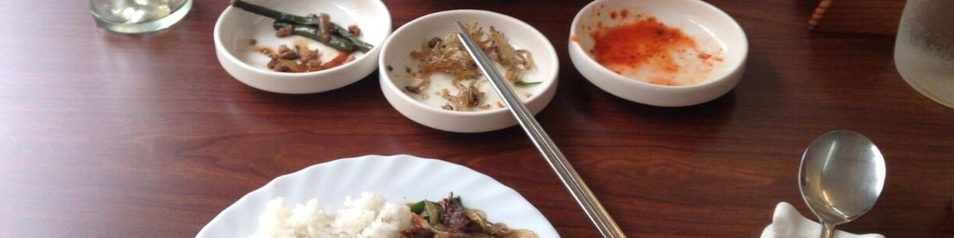I love this manna restaurant, a korean restaurant that Filipinos and Koreans love to dine. It has its different promos from monday to friday, and its very affordable. The three side dish is fantastic, and their Bulgogi is awesomee. You gotta try it. You'll never regret it!