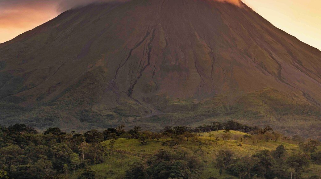 You can find this shot along the main road from La Fortuna as it goes past Arenal Volcano on your way to the lake. We got there just in time for the last bit of light. #bvs100k