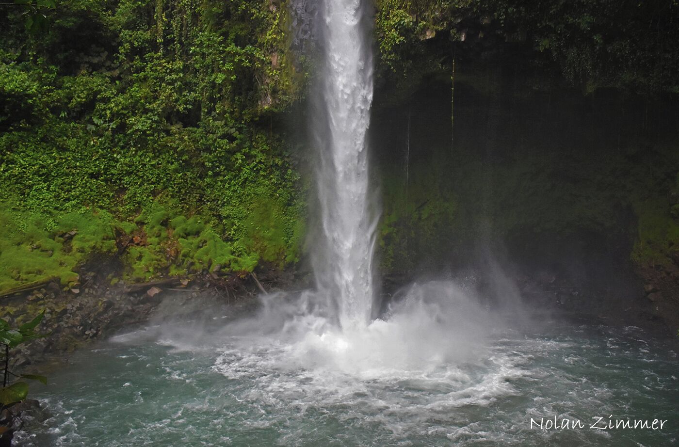 The famous waterfall of La Fortuna.
Warning: you will need to take long stairs to reach it.