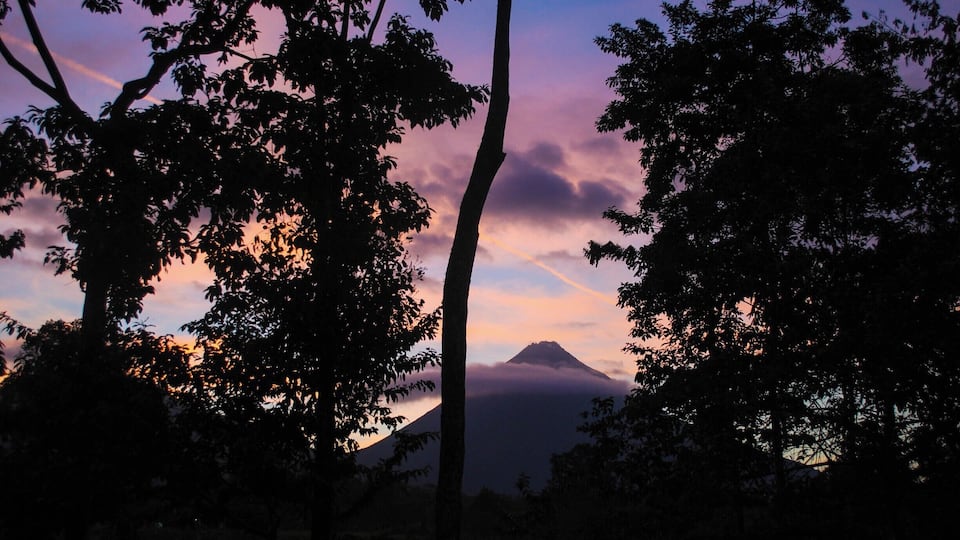 The busy town of La Fortuna at the foot of the Arenal volcano was a perfect place to watch the sunset below the horizon.
http://www.divebuddies4life.com/5-sunset-stories-from-costa-rica/