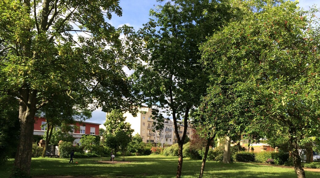 Der Ingelheimer Garten ist eine dreieckige Parkanlage in Darmstadt, die nach der gleichnamigen Stadt benannt ist.