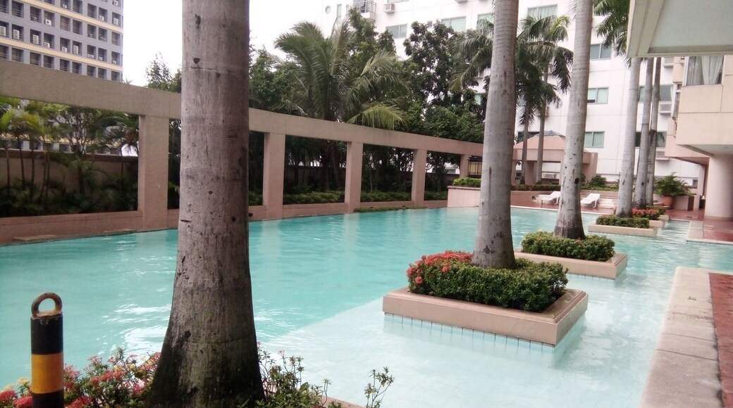 One of the first condo-living established by Megaworld 🏊
#sitevisit