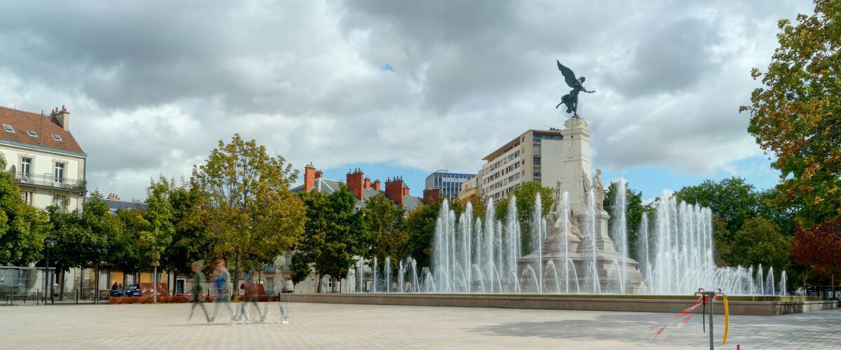 This file was uploaded with Commonist. Dijon : place de la République.