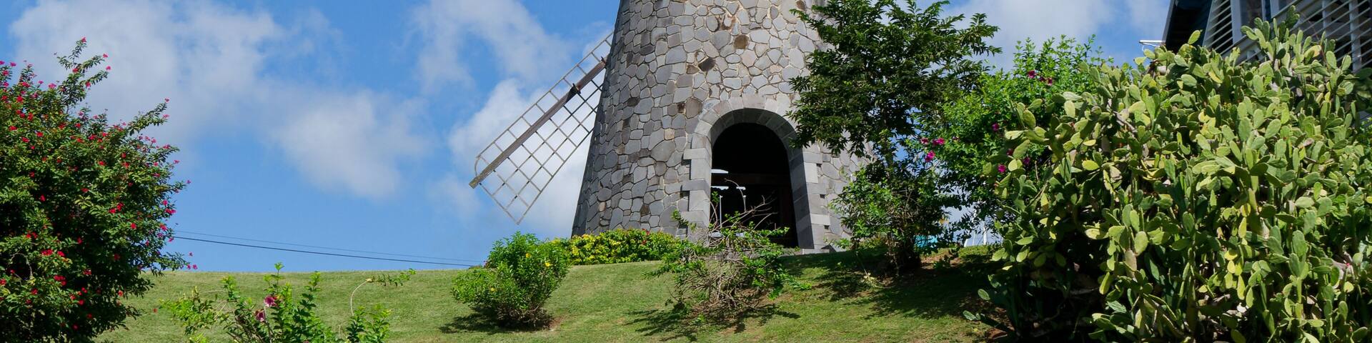 Beau moulin de la distillerie de Trois Rivières en Martinique