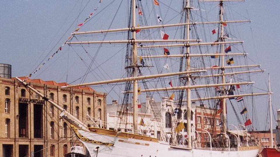 Le trois-mâts carré Duchesse Anne, ex-Grossherzogin Elisabeth avec le grand pavois (Musée portuaire de Dunkerque, Nord, France).