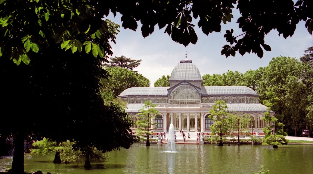 A very beautiful building of metal and glass, built in 1887 to hold the Philipines Exhibition, a show of exotic plants.