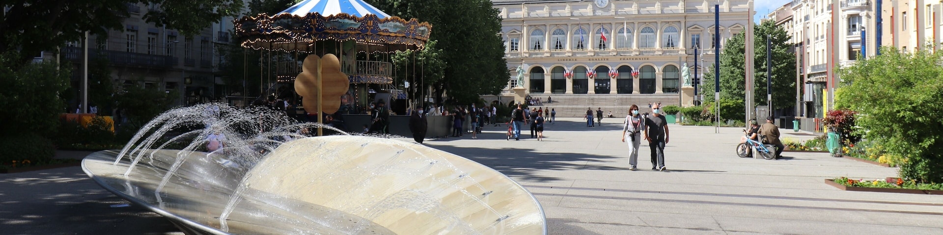 La place de l'hotel de ville, ville de Saint Etienne, département de la Loire, France