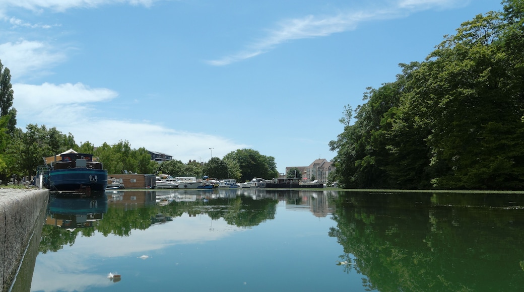 This file was uploaded with Commonist. Port du canal de Dijon.