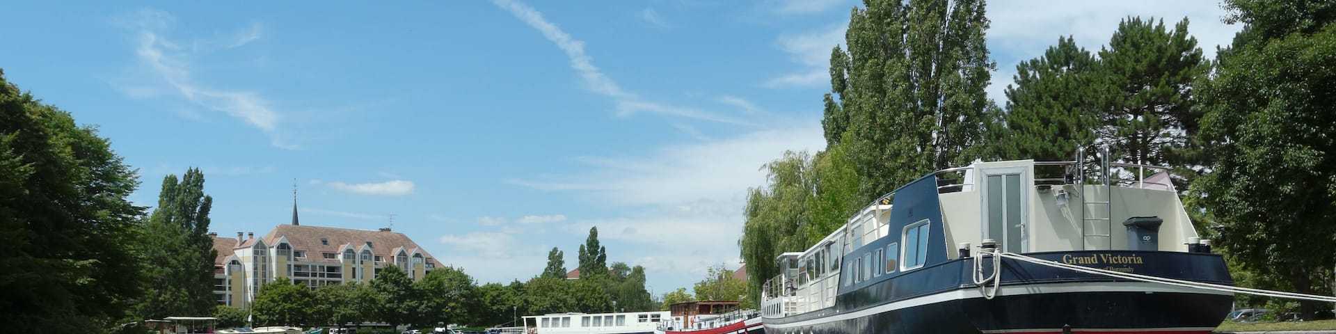 This file was uploaded with Commonist. Port du canal de Dijon.