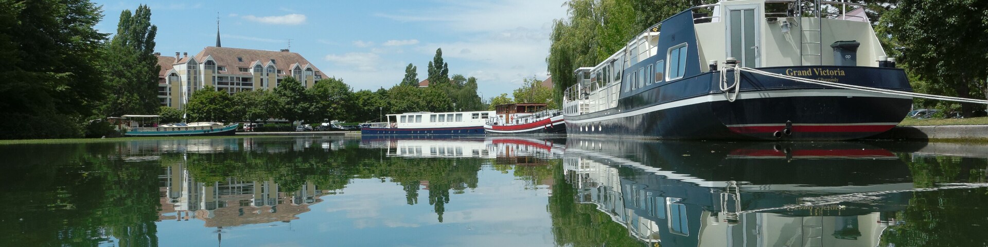 This file was uploaded with Commonist. Port du canal de Dijon.