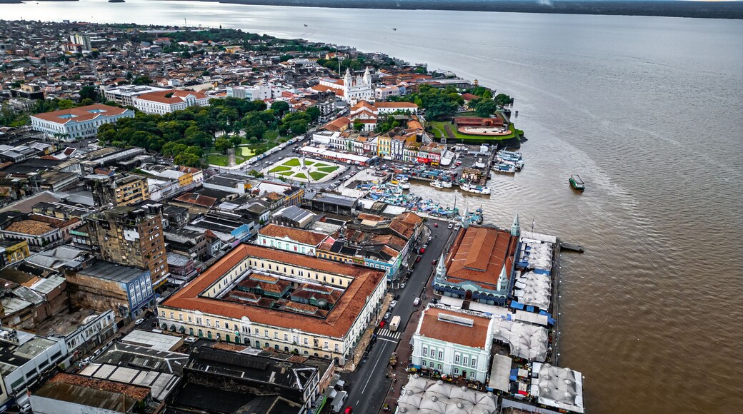 Estação Das Docas Mercado Ver-o-Peso Belém Pará Brasil Turismo Cultural Arquitetura Portuária Gastronomia Amazônia Artesanato Barcos Tradicional Patrimônio Histórico Fotografia Viagem Passeio Açaí