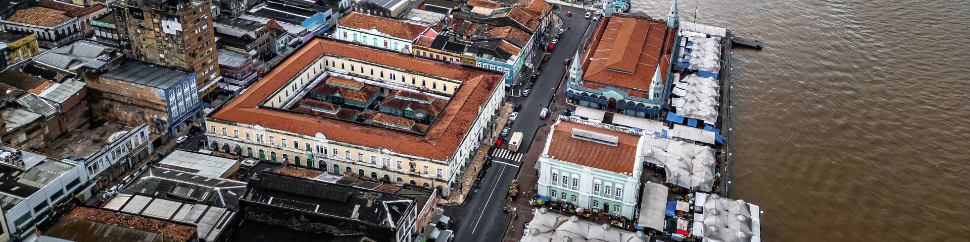 Estação Das Docas Mercado Ver-o-Peso Belém Pará Brasil Turismo Cultural Arquitetura Portuária Gastronomia Amazônia Artesanato Barcos Tradicional Patrimônio Histórico Fotografia Viagem Passeio Açaí