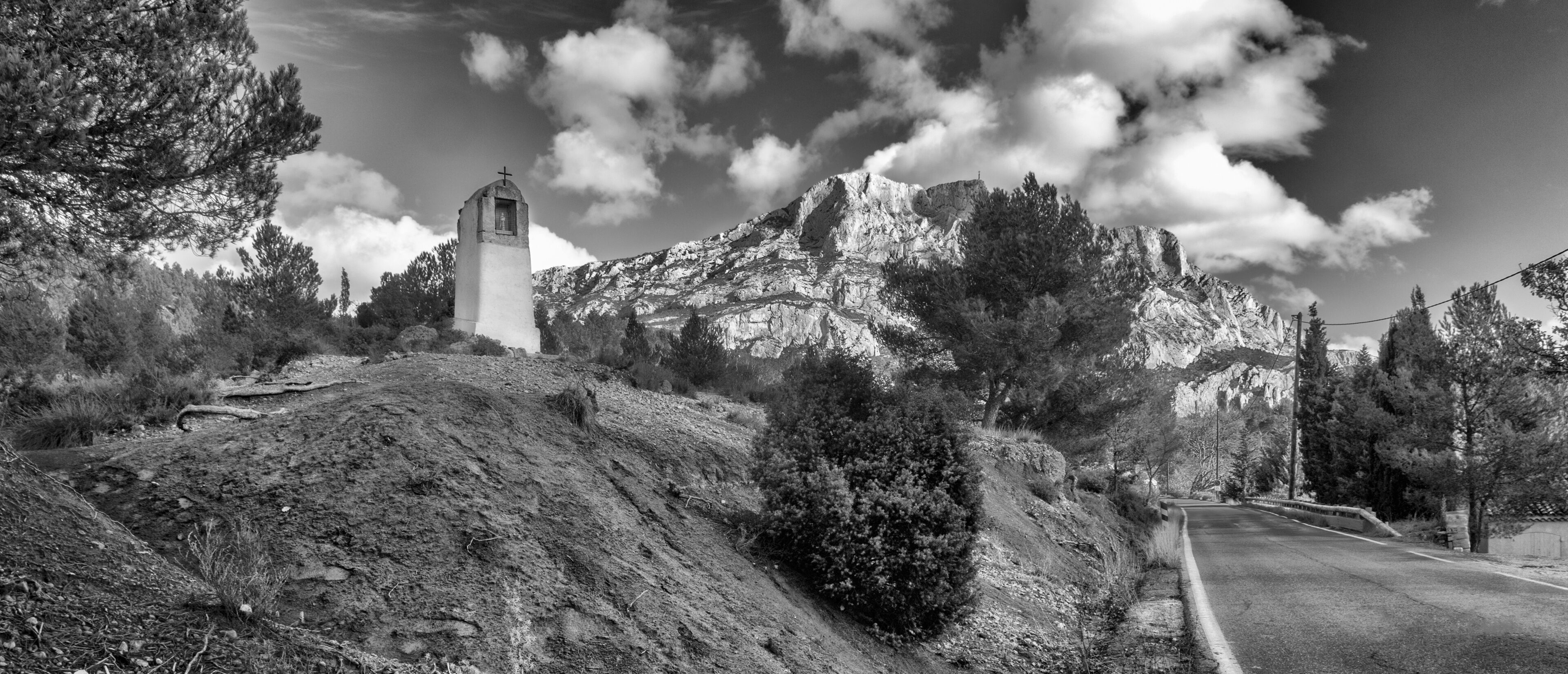Montagne Sainte Victoire en Provence, paysage provençale 