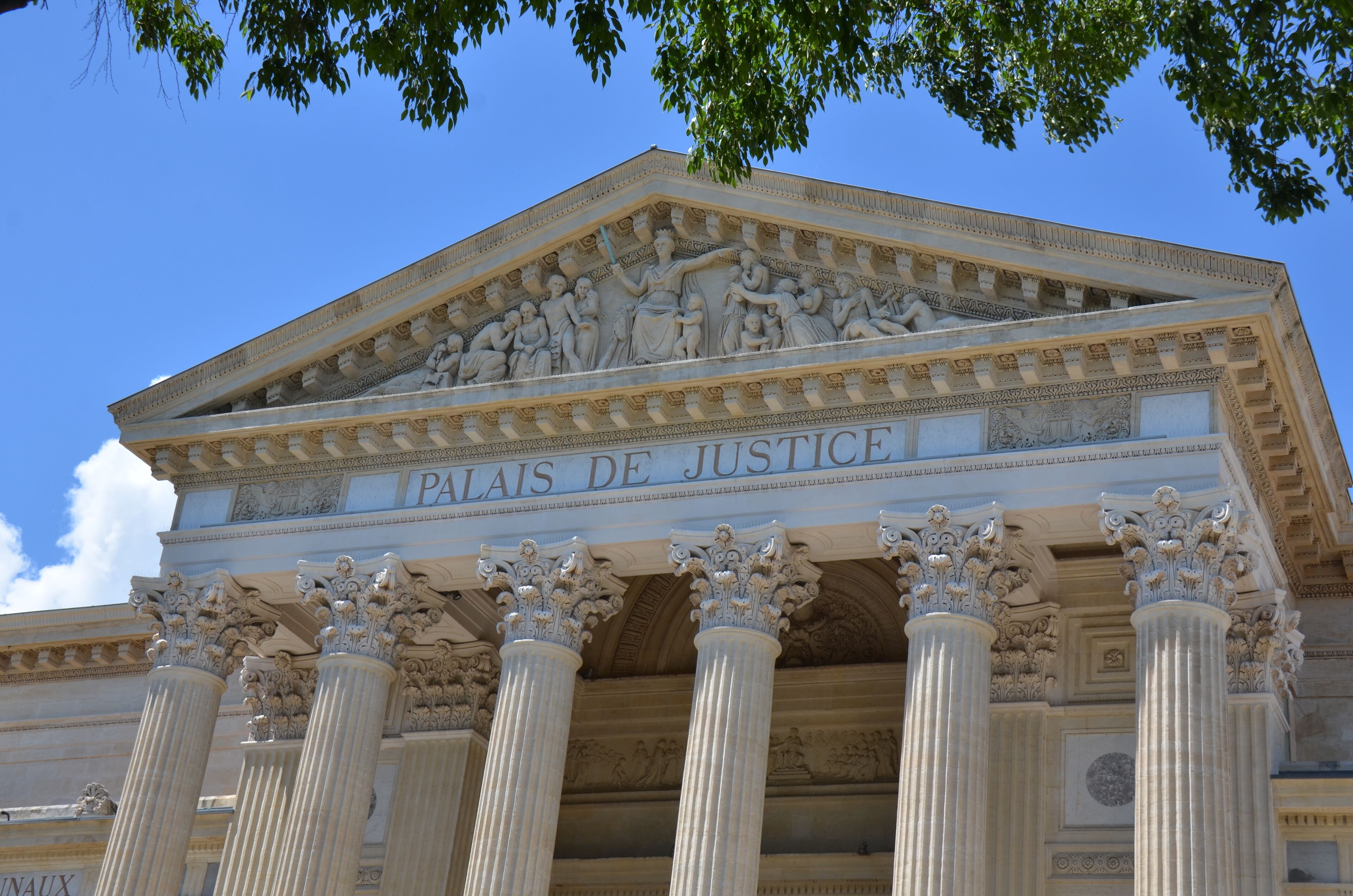 Fonton of Palais de Justice Nimes (the courtbuilding)