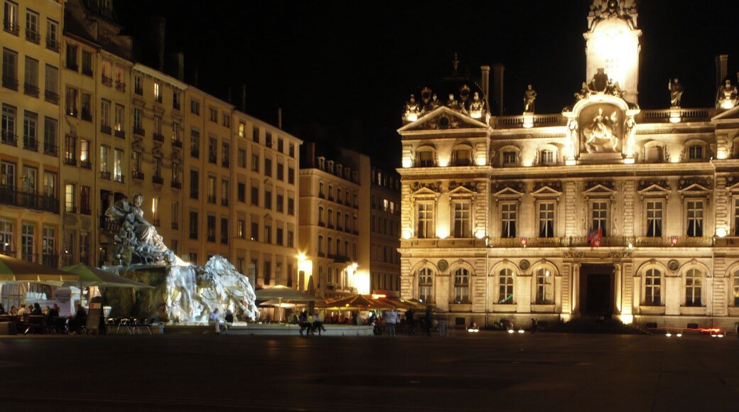 This building is classé au titre des Monuments Historiques. It is indexed in the Base Mérimée, a database of architectural heritage maintained by the French Ministry of Culture, under the reference PA00118120 .