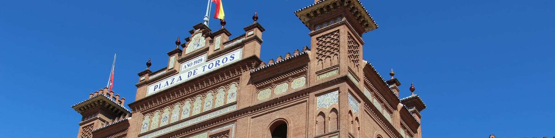 Guindalera | Calle de Alcalá Biggest bullring in Spain designed in the Neo-Mudéjar (Moorish) style with ceramic incrustations. Arch. José Espeliú 1922-29