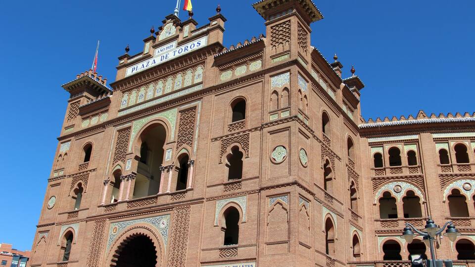 Guindalera | Calle de Alcalá Biggest bullring in Spain designed in the Neo-Mudéjar (Moorish) style with ceramic incrustations. Arch. José Espeliú 1922-29