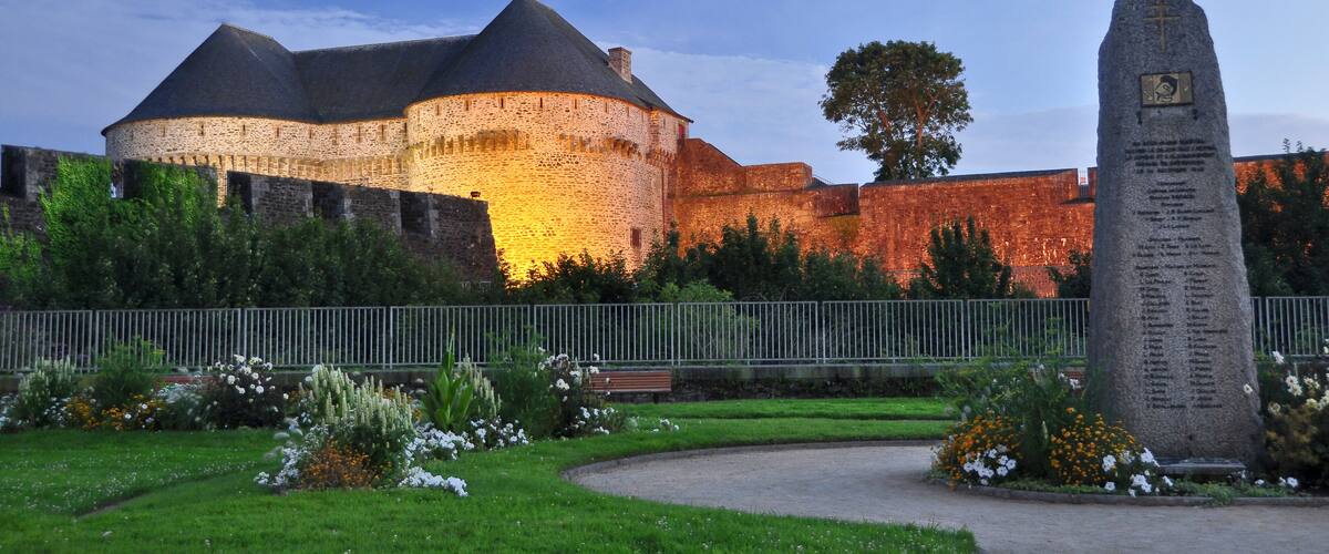 Château de brest, Francia, al anochecer