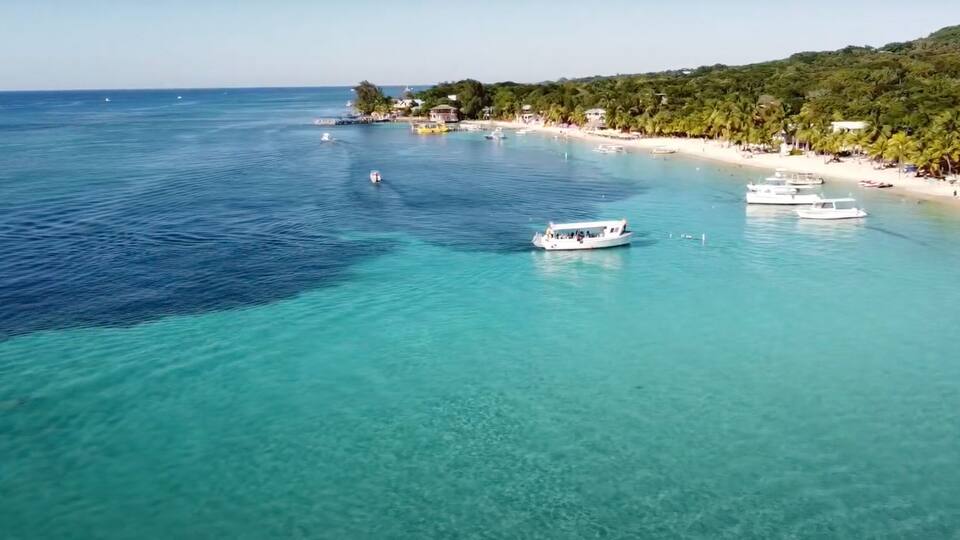 Amazing clear water at West Bay beach (Roatan Honduras) - Drone footage