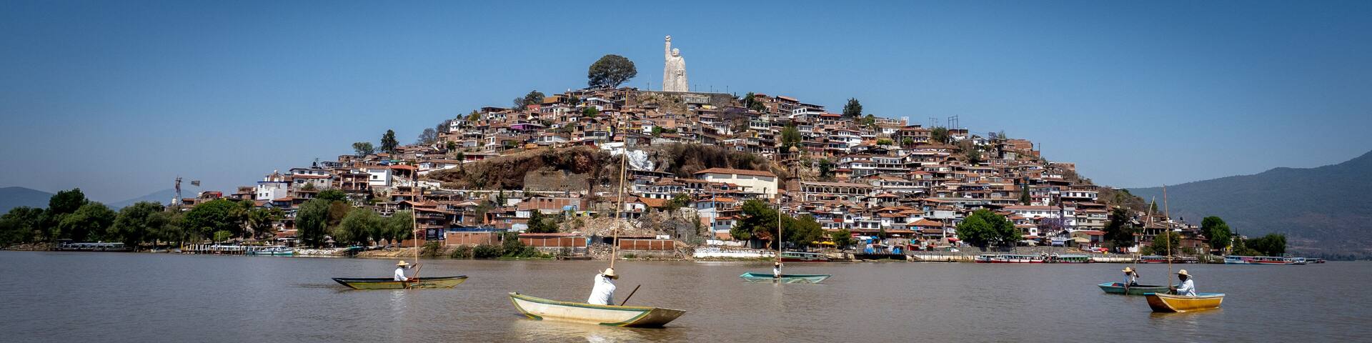 Pescadores locales en Janitzio, Pátzcuaro, Michoacán