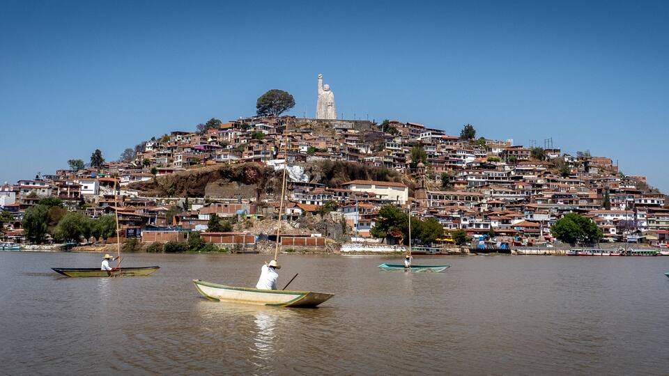 Pescadores locales en Janitzio, Pátzcuaro, Michoacán