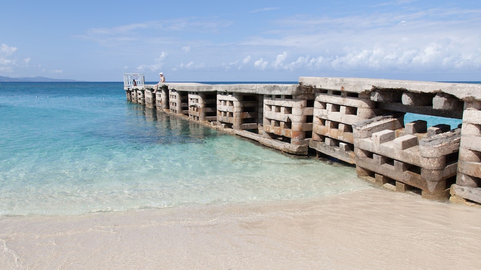 Breakwater at Doctor's Cave Beach, Montego Bay, Jamaica