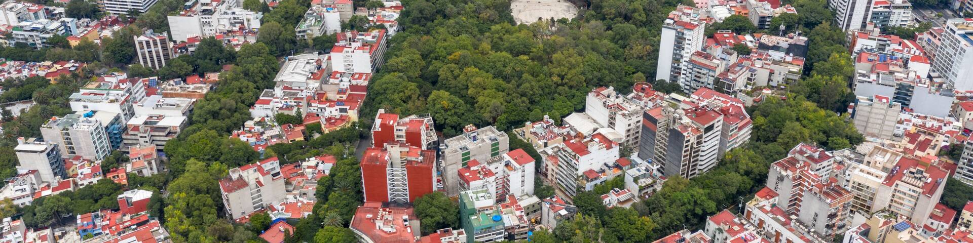 Espectacular vista aérea del Parque México y Amsterdam en la Colonia Hipódromo Condesa de la Ciudad de México