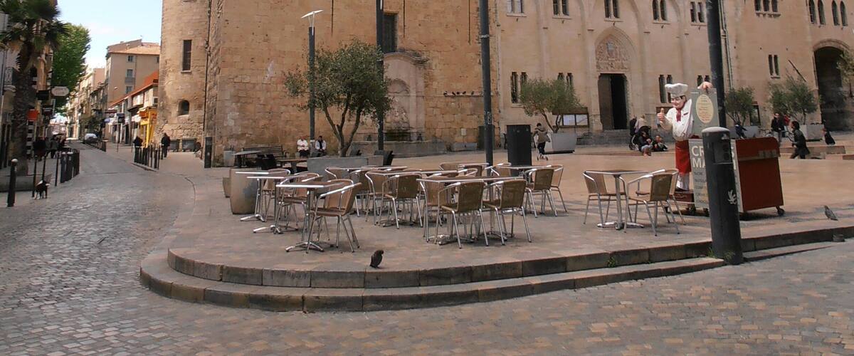 This building is indexed in the Base Mérimée, a database of architectural heritage maintained by the French Ministry of Culture, under the reference PA00102789 .