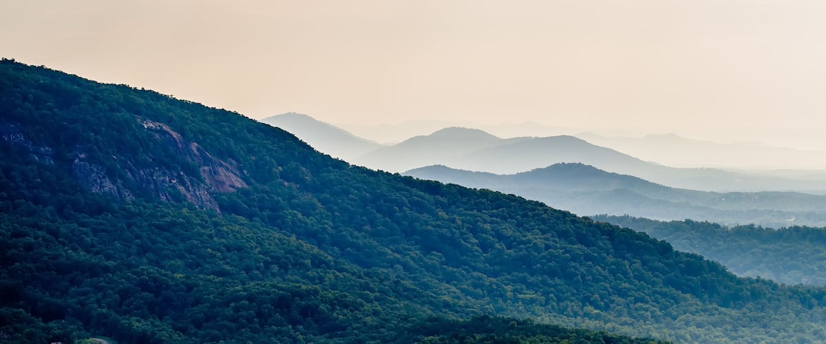 scenes near chimney rock and lake lure in blue ridge mountains n