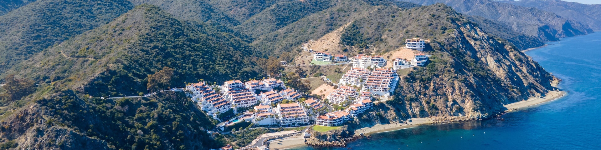 Explore stunning photos of Hamilton Cove, Catalina Island, featuring scenic coastlines, turquoise waters, and beautiful Mediterranean-style villas.