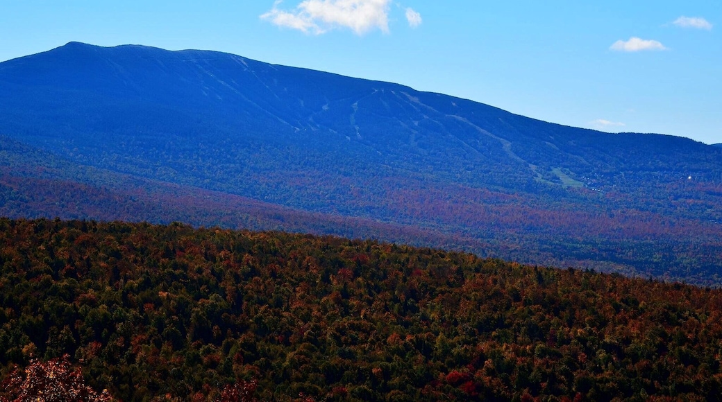 A Autumn view of Saddleback Mountain from Quill Hill scenic lookout.